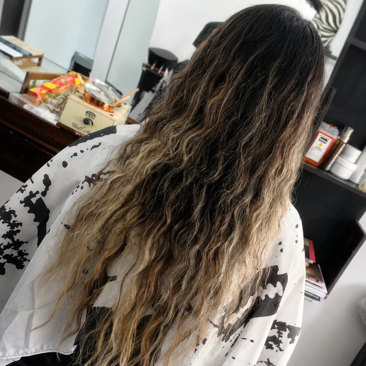 Antes de tratamiento de cabello en Unisex Mary's, resultado uno